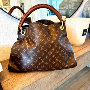 Louis Vuitton LV Monogram Artsy MM Brown Monogram Shoulder Bag